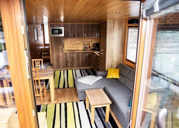 Houseboat Bonanza Botel