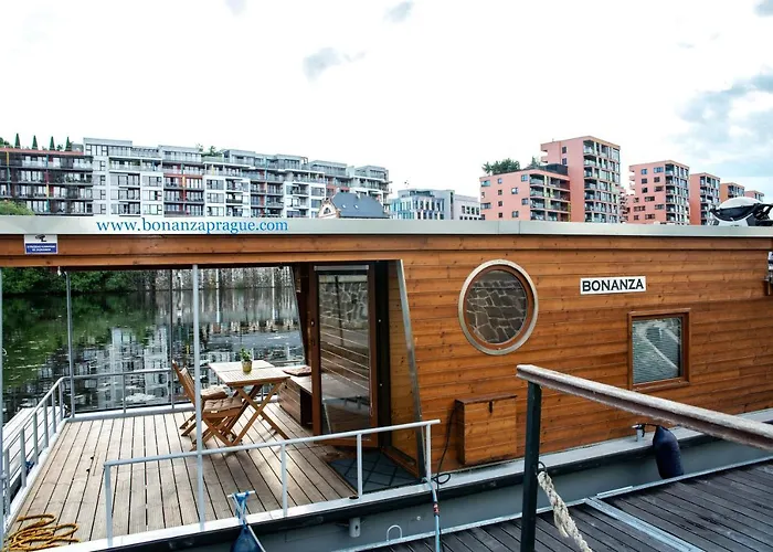 Houseboat Bonanza * Praha