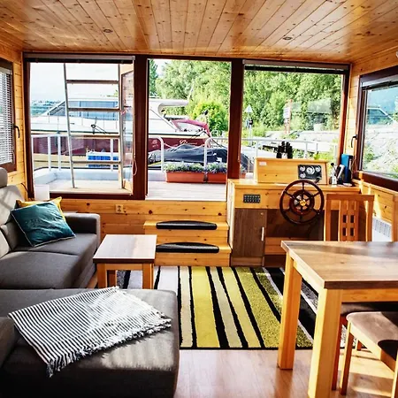 Houseboat Bonanza Hotel na wodzie *