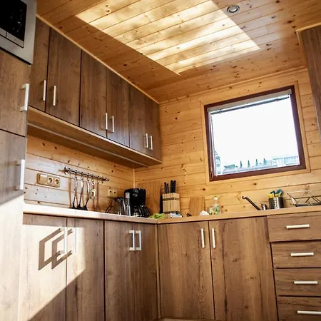 Houseboat Bonanza 보트호텔 *